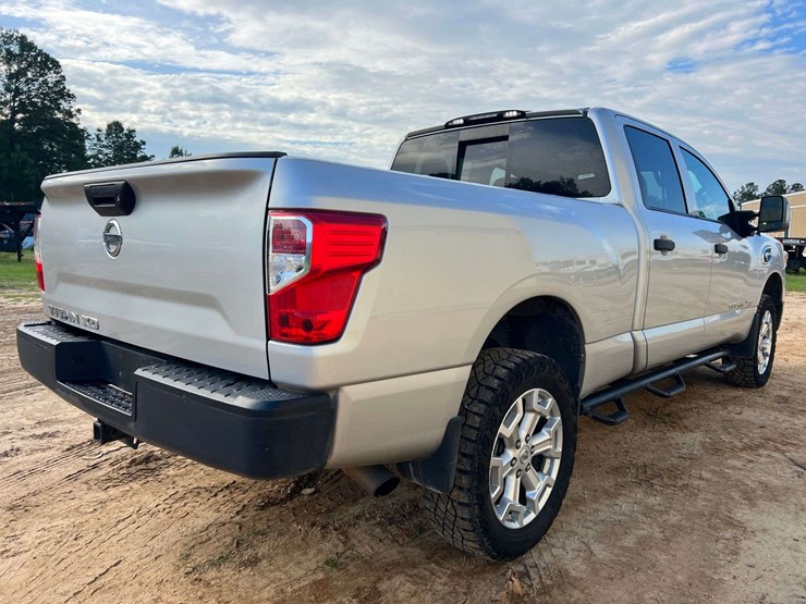 2016-nissan-titan-image-3