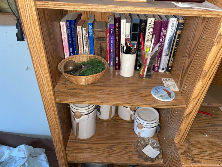 #7061-•-bookshelf-and-contents-image-4