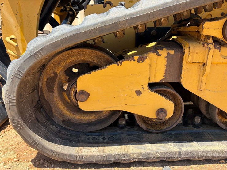 2021-caterpillar-279d3-image-31