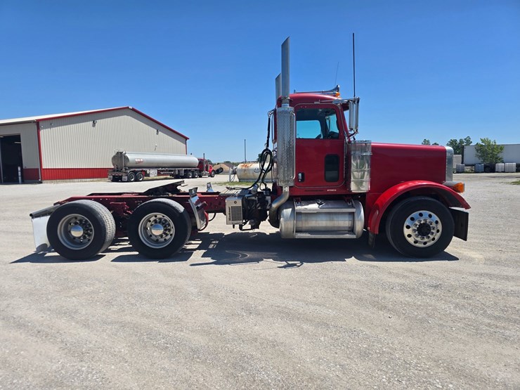 2007-peterbilt-379-image-26