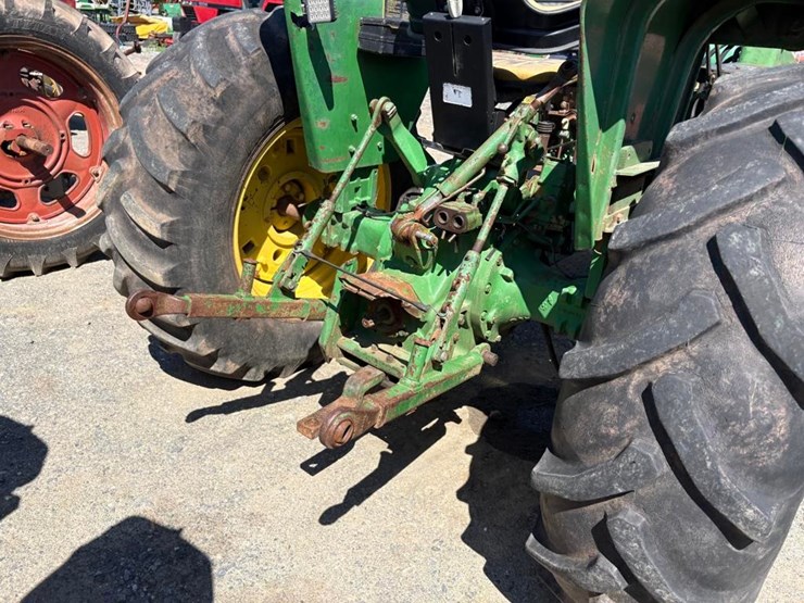 john-deere-2440-image-10