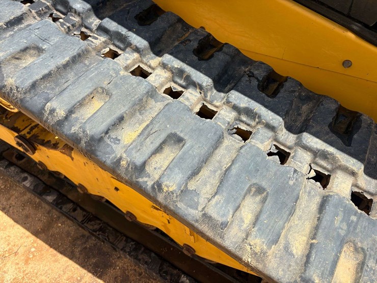 2021-caterpillar-279d3-image-25