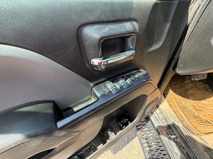 2019-chevrolet-silverado-2500hd-image-8