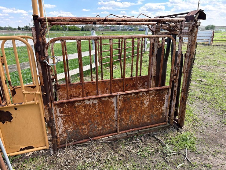 formost-chute-w/-manual-gate-image-4