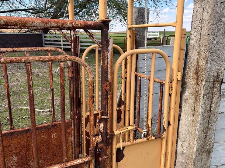 formost-chute-w/-manual-gate-image-7