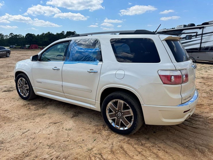2011-gmc-acadia-denali-image-4