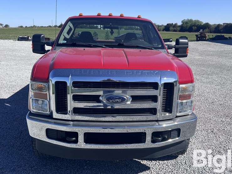 2010-ford-f350-xlt-image-2
