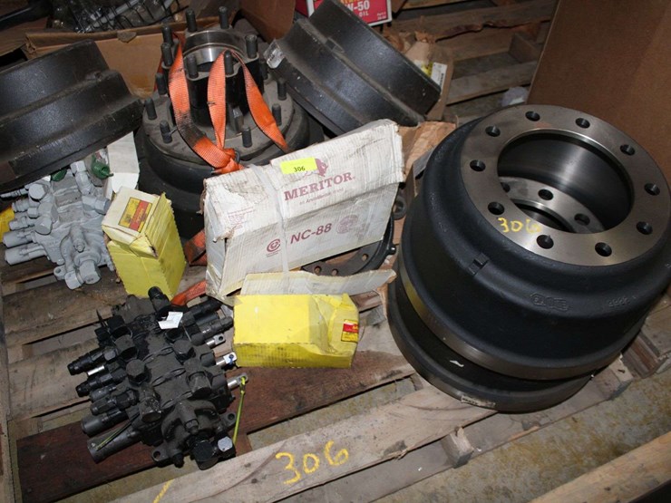 pallet-of-various-automotive-parts-image-1