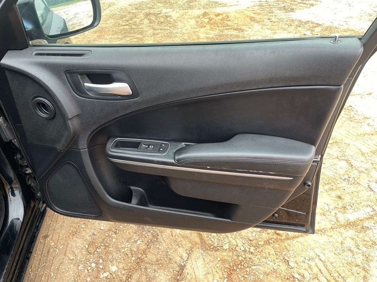 2015-dodge-charger-4-door-police-cruiser-(130,607-miles)-image-17