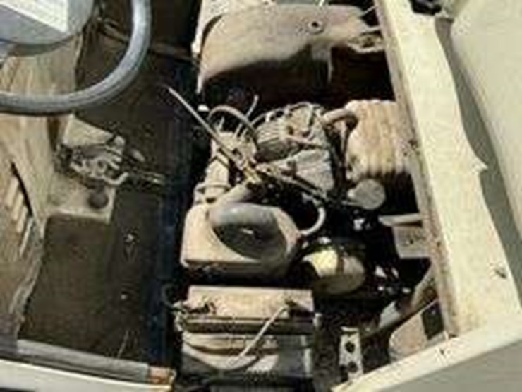 yahmaha-gas-golf-cart-w/-utility-box-image-5