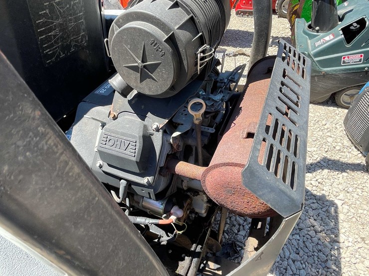 #7408-•-x-mark-zero-turn-riding-lawn-mower-image-17
