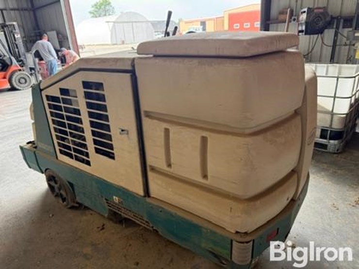 tennant-8200-floor-sweeper-image-7