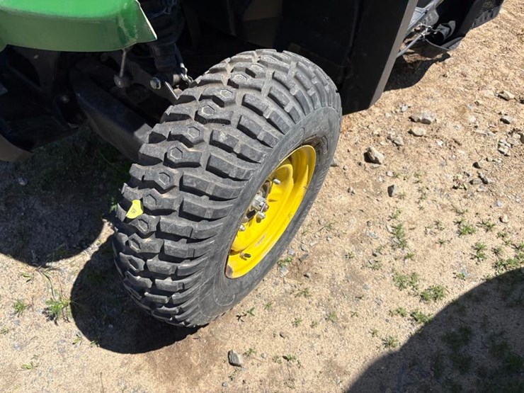 2022-john-deere-gator-image-5