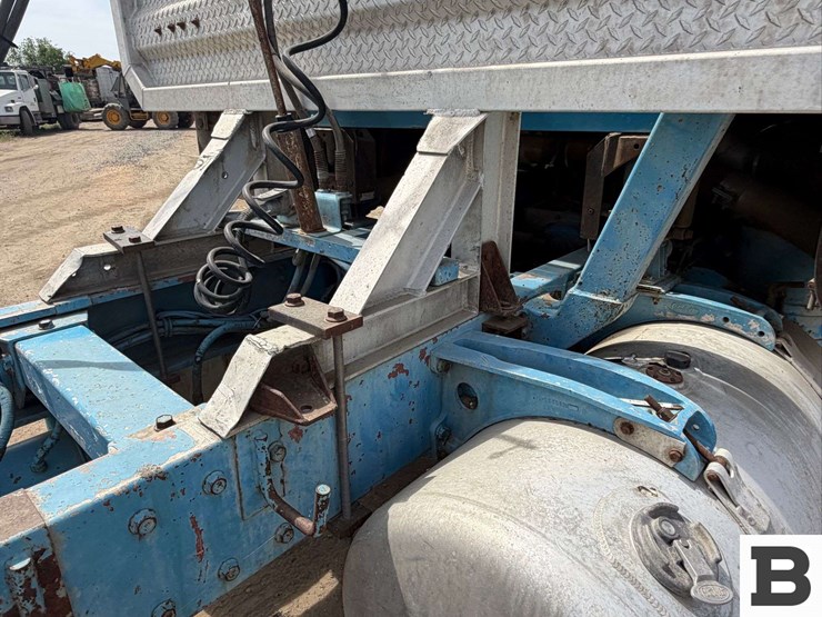 1984-peterbilt-362-image-26