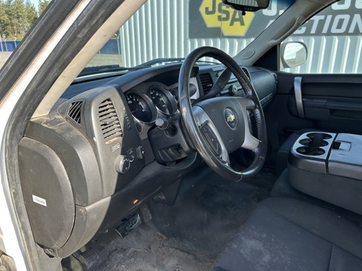 2013-chevrolet-silverado-1500-image-22