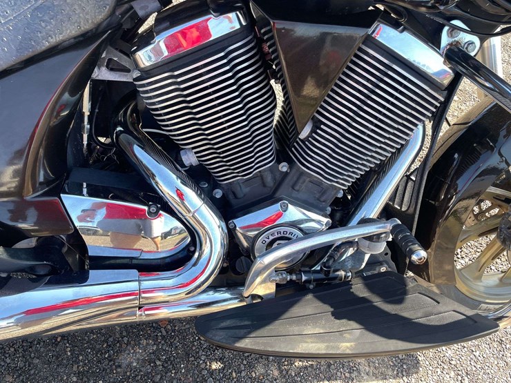 2014-polaris-victory-cross-country-motorcycle-(28,970-miles)-image-7