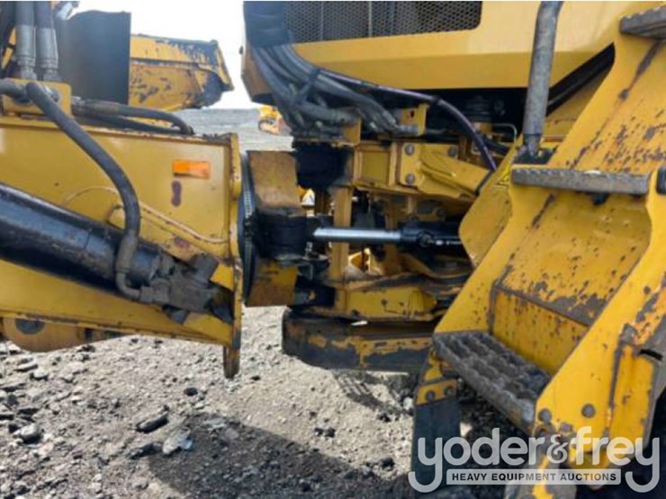 2021-caterpillar-730-image-14