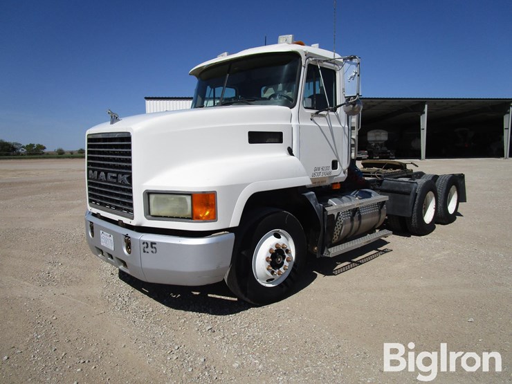 2003-mack-ch613-image-1