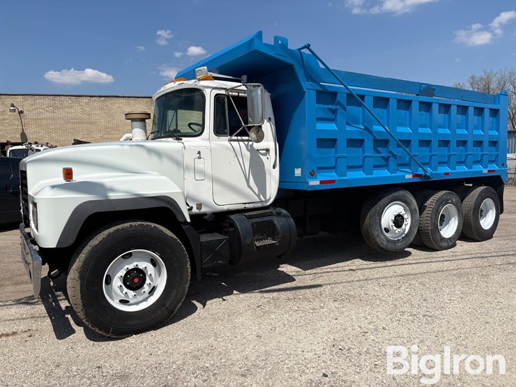 2000-mack-rd600-image-1