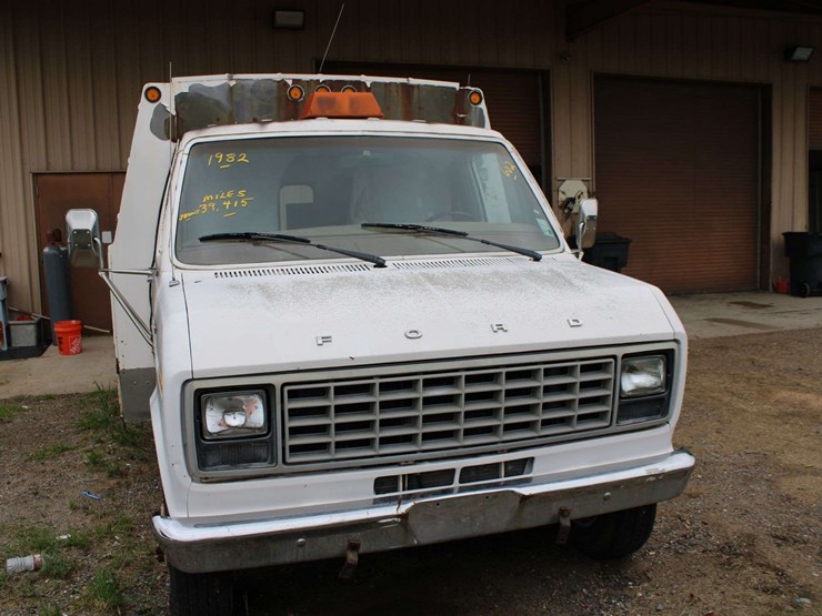 1982-ford-ecoline-work-truck-e-350-1fdje37g6cha21219-mileage:-39415-image-2