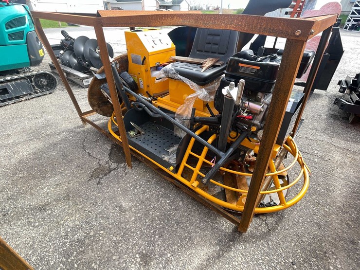 #9043-•-unused-ride-on-concrete-power-trowel-(o12)-image-9
