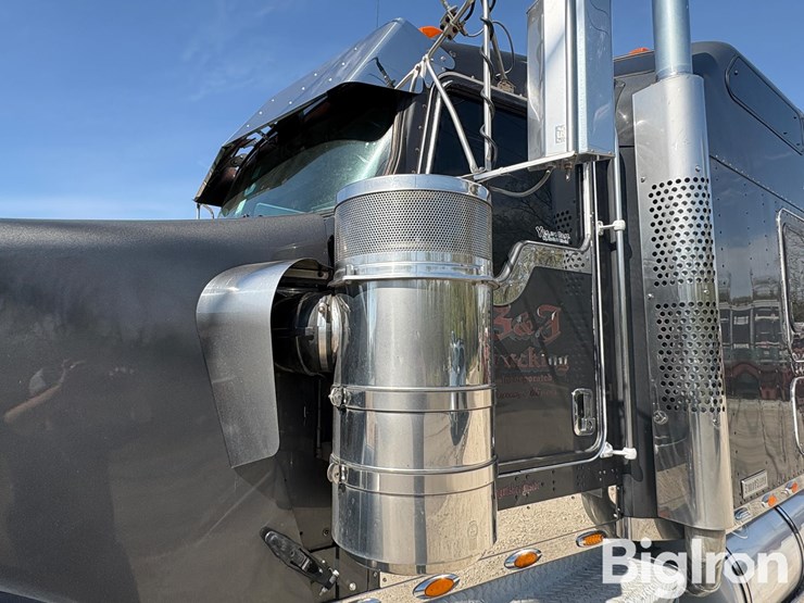 2007-kenworth-w900-image-14