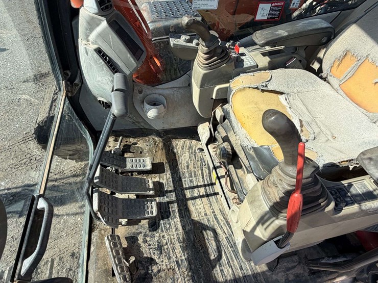 2015-hitachi-zx160-lc-image-30
