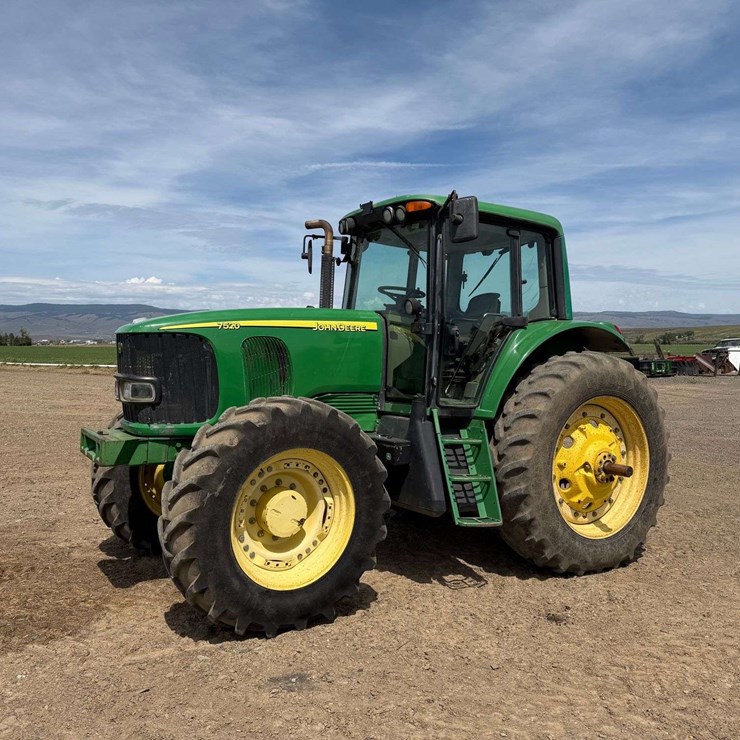 2003 JOHN DEERE 7520