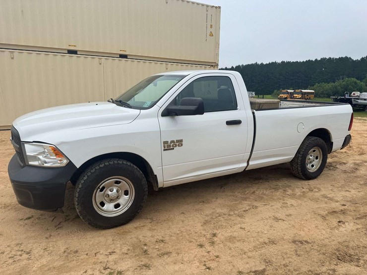 2019-ram-1500-classic-image-1