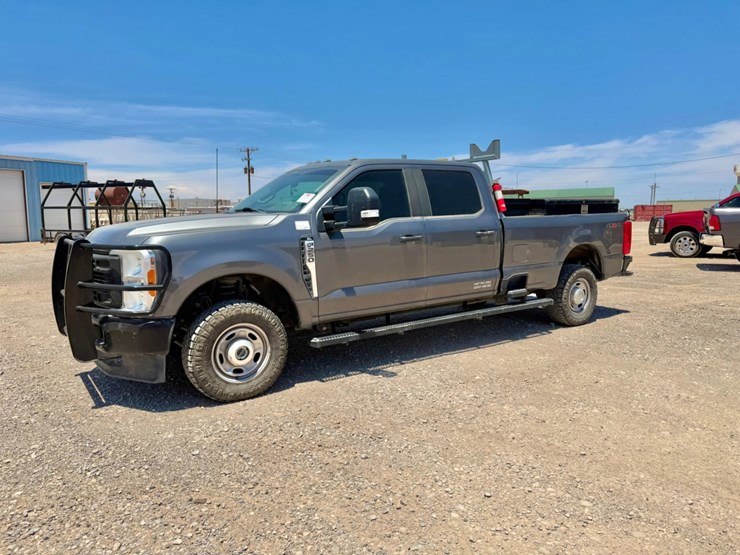 2023-ford-f250-image-2
