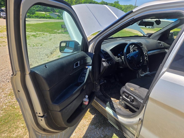 2016-ford-explorer-image-29