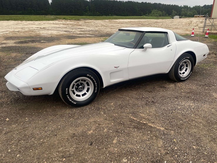 1979-chevrolet-corvette-t-tops-(32,664-miles-showing)-image-1