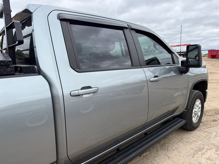 2024-chevrolet-3500-image-25