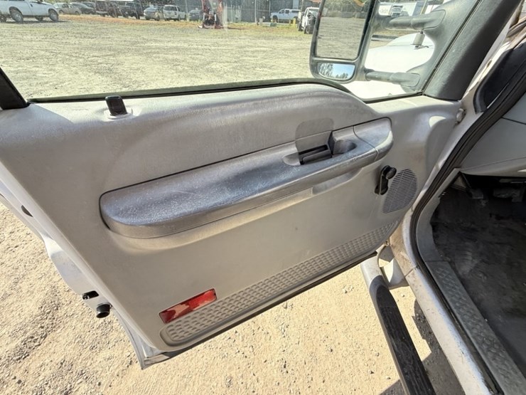 2004-ford-f550-sd-image-26