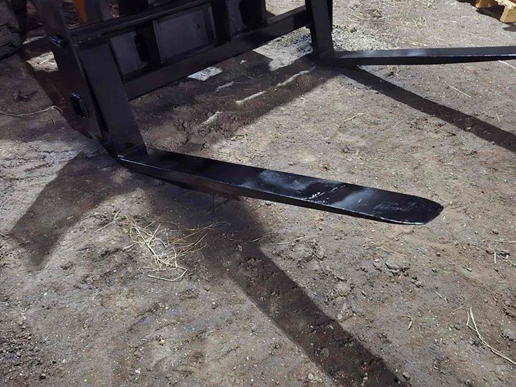 m&j-jrb-416-mount-payloader-pallet-forks-image-4