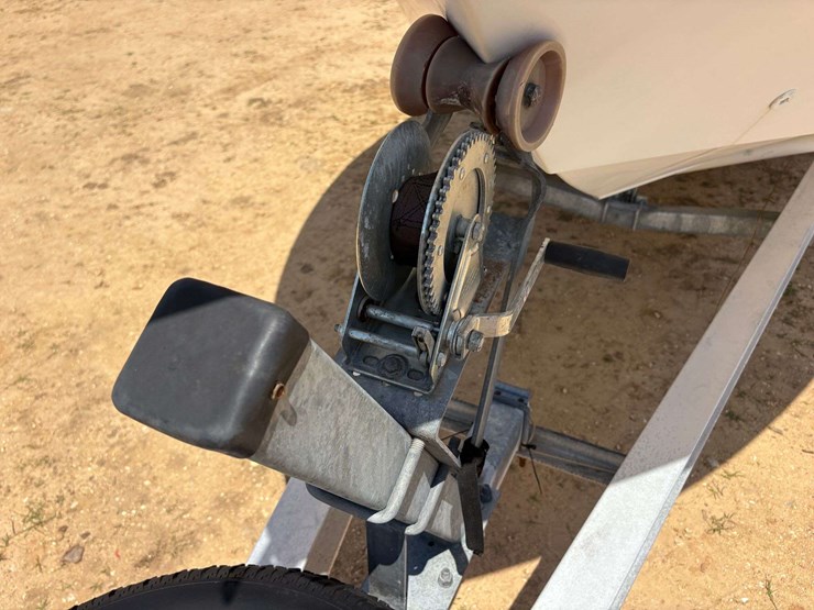 18'-cape-horn-center-console-fiberglass-bay-boat-image-13