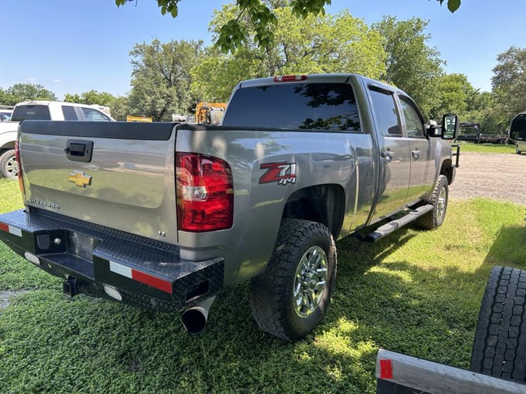 2013-chevrolet-silverado-2500-lt-image-6