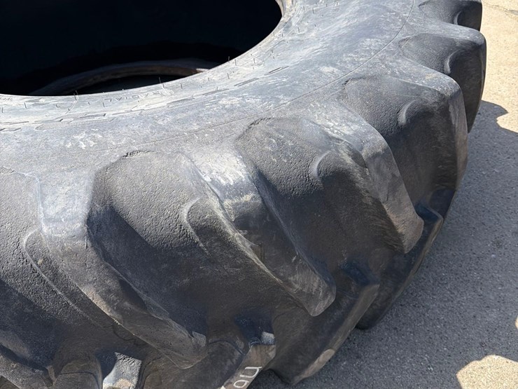 1-firestone-650/85r38-tire-image-2