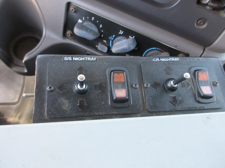 2016-freightliner-114sd-image-11