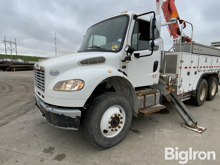 2016-freightliner-m2-106-image-19