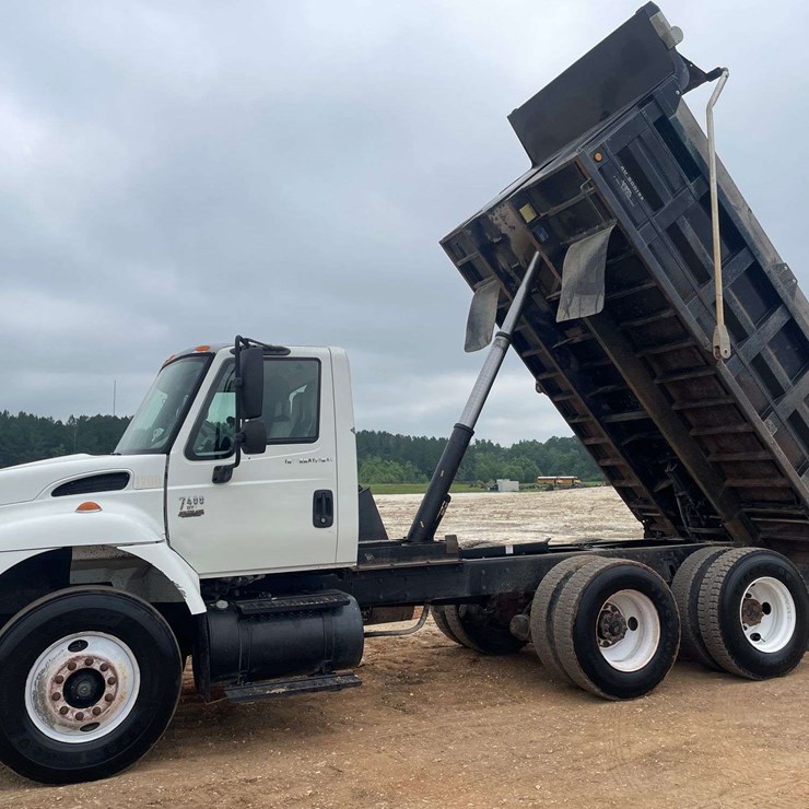 2007 INTERNATIONAL 7400