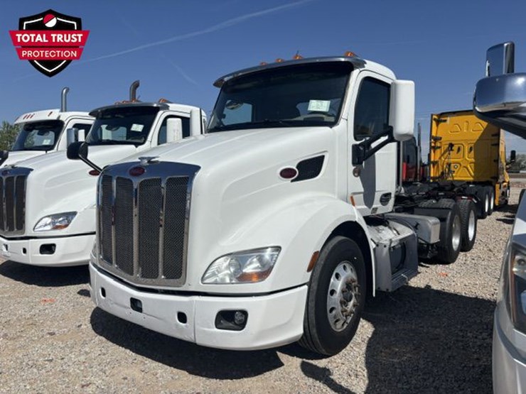 2019-peterbilt-579-image-1