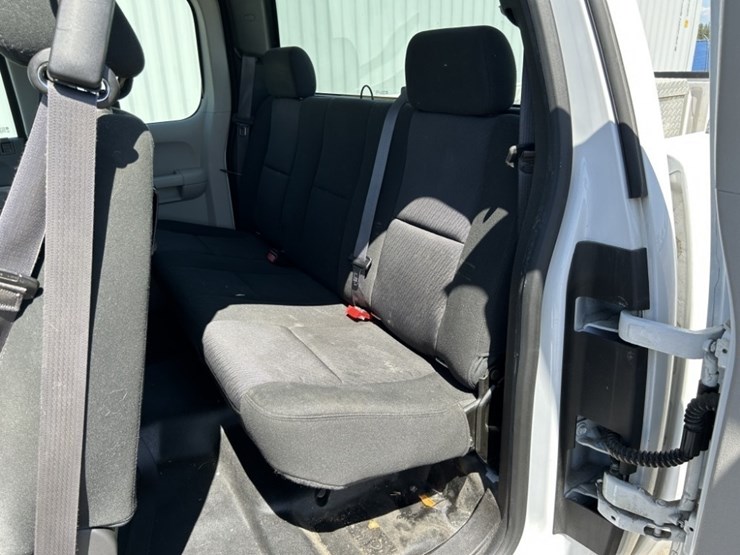 2013-chevrolet-silverado-1500-image-25