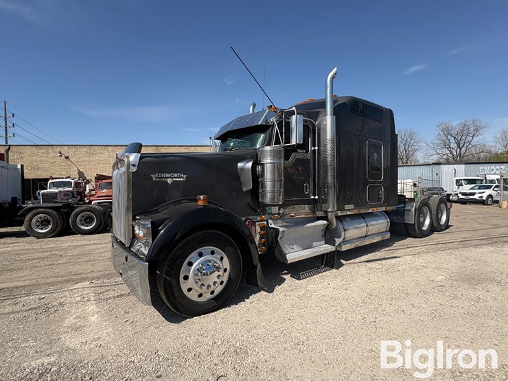 2007-kenworth-w900-image-1