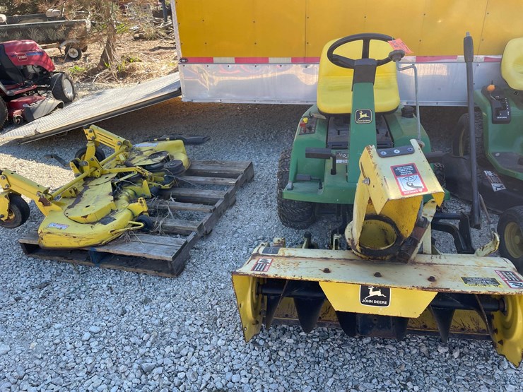 #6940-•-john-deere-snow-blower-and-deck-image-1