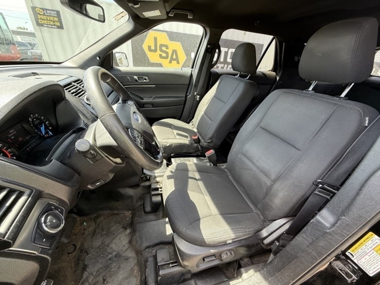 2017-ford-explorer-image-25