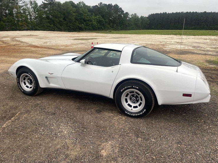 1979-chevrolet-corvette-t-tops-(32,664-miles-showing)-image-3
