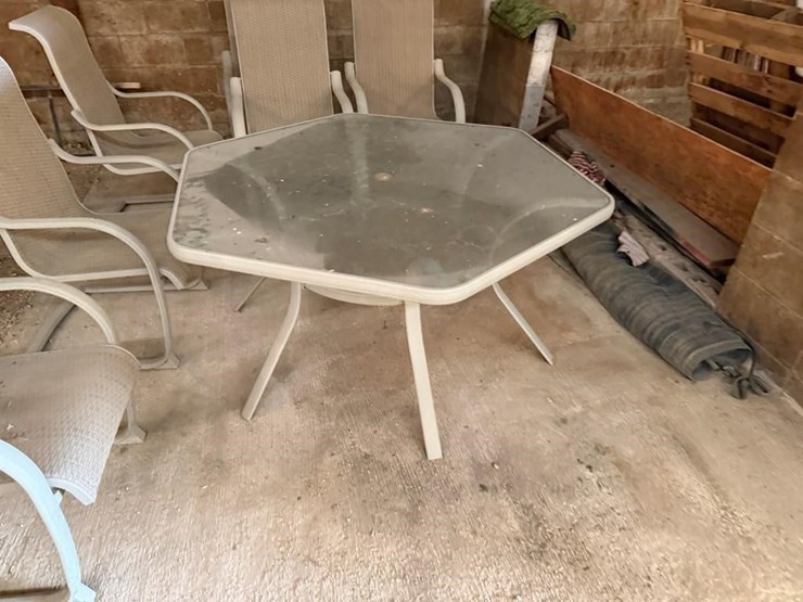 patio-table-&-chairs-image-3