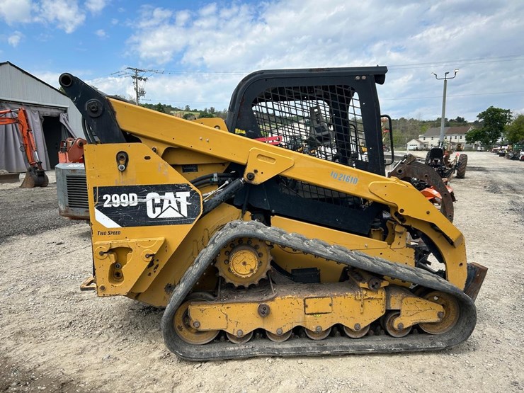 2015-caterpillar-299d-image-5