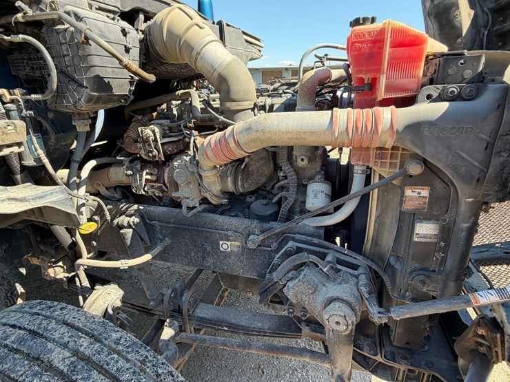 2016-kenworth-t880-image-35